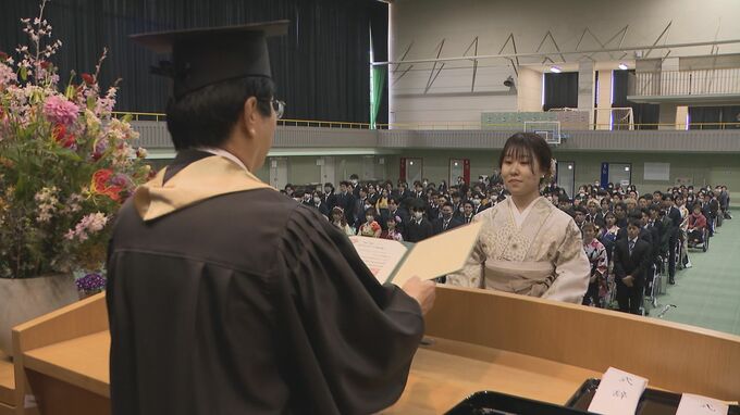 周南公立大学で卒業式　２２４人が巣立ち　新たに設置の看護学科の新校舎も完成　|　山口のニュース・天気・防災｜tys NEWS｜ｔｙｓテレビ山口