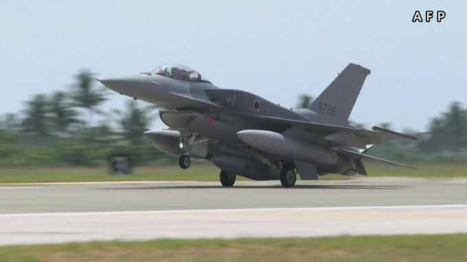 台湾に最新型のF16戦闘機2機が到着　アメリカから購入