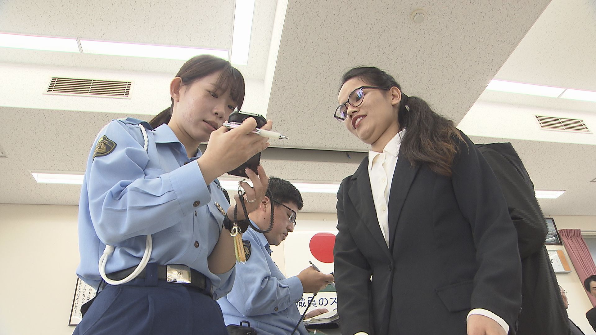 カー、クラッシュ？」警察官が外国人への対応学ぶ 観光客は年々増加