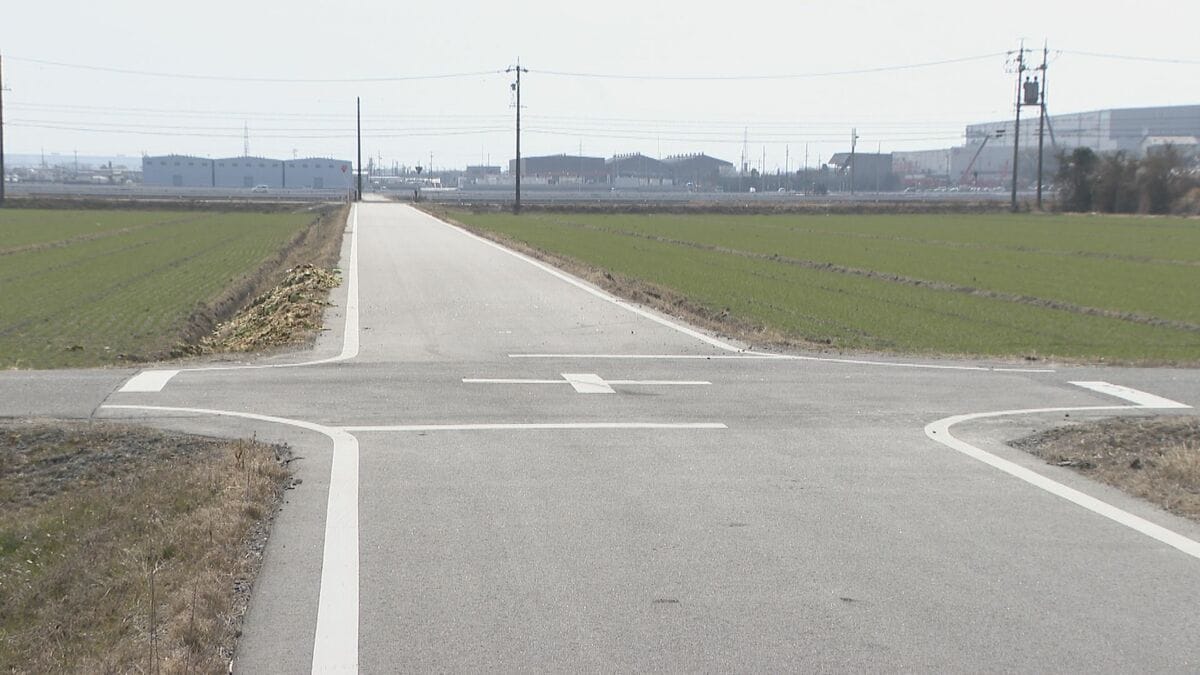 軽トラックと乗用車が出合い頭に衝突 はずみで2台とも田んぼへ… 軽トラックの82歳男性が死亡 愛知･飛島村