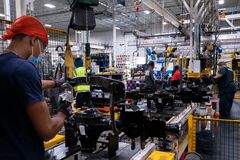 米鉱工業生産指数、１月は予想を上回る－製造業は予想外に低下| TBS CROSS DIG with Bloomberg