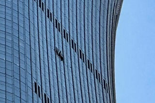 北京高層ビル小型機衝突、政治中枢の警備体制に隙－周辺に共産党本部| TBS CROSS DIG with Bloomberg