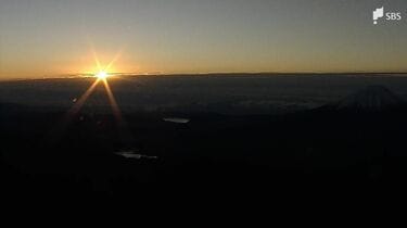 2026年元旦 富士山上空の「初日の出」日の光に染まり美しく | TBS NEWS