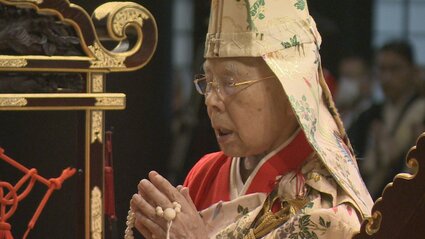 93代法主に持田日勇氏が就任 約800人が読経で祝う 山梨・身延山久遠寺 93代法主に持田日勇氏が就任 約800人が読経で祝う 山梨・身延山久遠寺