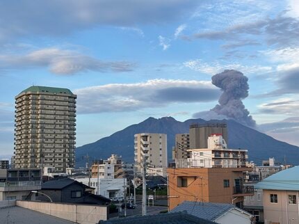 桜島で爆発 噴煙1500m 噴石が9合目まで飛散【21日22日の降灰予報