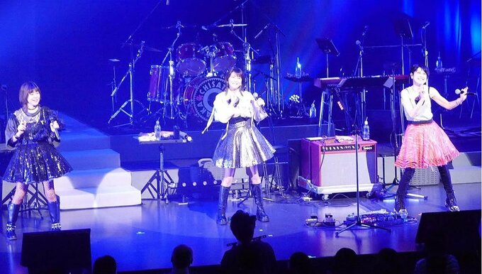 【渡瀬マキ・岸谷香・森高千里】　豪華３ショットに反響　「この楽しさ伝わるかな～♫」　熱狂ライブ写真も|TBS NEWS DIG