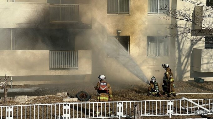 5階建て公営住宅の1室焼損「部屋から黒い煙」住人女性が自ら通報　けが人や延焼なし　消防車12台出動し2時間後鎮火　北海道釧路市　|　北海道のニュース｜HBC北海道放送