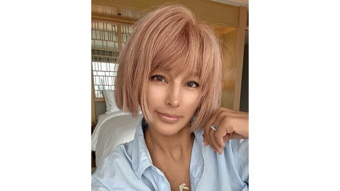 【がん闘病】梅宮アンナさん「今世紀1番幸せな誕生日を迎えました」53歳の誕生日を報告　淡いブルーシャツ×ピンク髪で感謝の投稿|TBS NEWS DIG