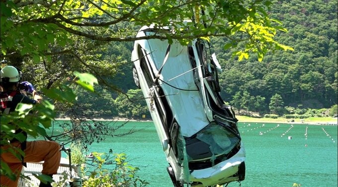 湖に車が転落　車を引きあげ　車内から発見された男性1人が死亡　山梨・精進湖　|　山梨のニュース | ＵＴＹテレビ山梨