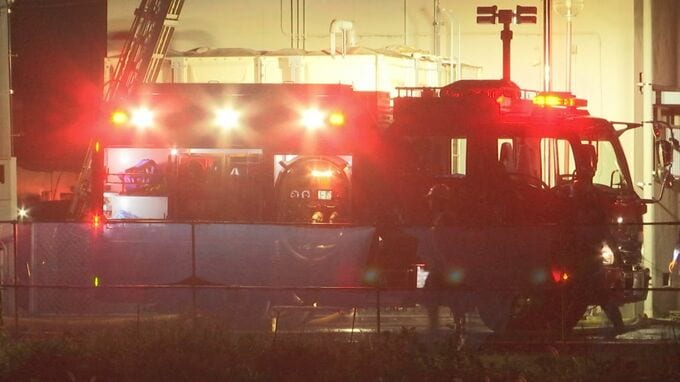 県営団地の一室から激しい炎…住宅密集地での火災で火元の部屋に住む20代無職の夫婦を逮捕　自室に放火した疑い「わざとではない」「なぜ、火事になったか分からない」夫婦ともに容疑否認|TBS NEWS DIG