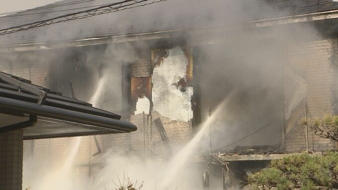 横浜市の住宅で火事　ポンプ車など22台が出動　住人2人が病院に搬送も命に別状なし|TBS NEWS DIG