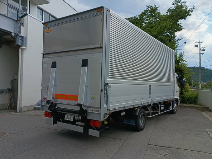 長野県警の機動隊員が大けが　機動隊のトラックを誘導中か　後退中のトラックと車庫内のタイヤラックとの間にはさまれる　　|　SBC NEWS | 長野のニュース | SBC信越放送