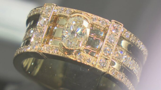 新作のネックレスや指輪　バイヤー向けに140社がブース　山梨ジュエリーフェア|TBS NEWS DIG