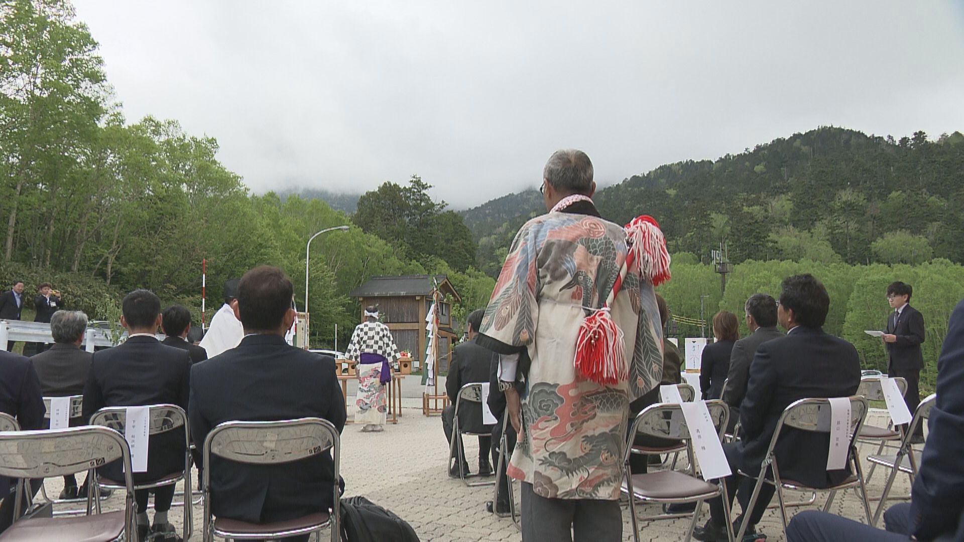 噴火から10年　御嶽山で安全を祈願し山開き　去年 下呂市からは約6000人の登山者が訪れ 増加傾向
