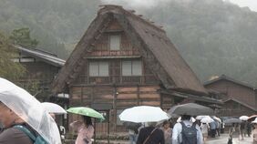 世界遺産・白川郷でスペイン人観光客がクマに引っかかれる 40歳男性けが 2人で歩行中に背後から襲われる 体長1メートルのツキノワグマか 岐阜・白川村【現場画像あり】|TBS NEWS DIG