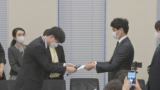 「これ以上、学生を苦しめないでください！」　学費値上げの撤廃を求めて国立・私立95の大学など学生有志が国に要請書を提出　衆議院内の会議室に集い訴え　野党議員も|TBS NEWS DIG