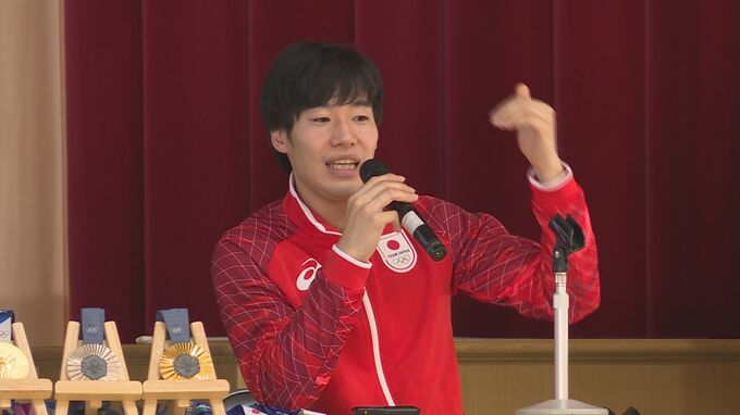 アジア大会で“金”メダル　フェンシング加納虹輝選手が中学校で交流「夢は意外と手の届くところにある」　|　山口のニュース・天気・防災｜tys NEWS｜ｔｙｓテレビ山口