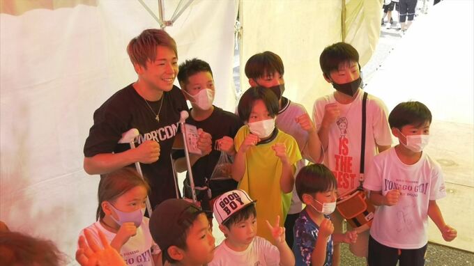 「夏が来たって感じがする」灯を紡ぐ３年ぶり駅前開催…”米子がいな祭”　武尊選手も…ハプニングも…　|　BSSニュース | BSS山陰放送