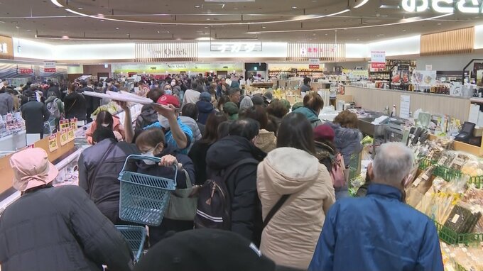 店内は身動きが取れないほどの大盛況　ELM・新鮮市場が10年ぶりの全面改装でリニューアルオープン！|TBS NEWS DIG