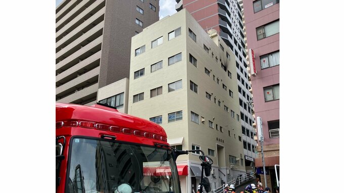 神戸・中央区　７階建て共同住宅の１室が全焼「建物から黒煙が出ている」|TBS NEWS DIG