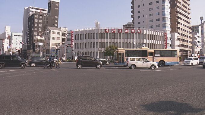 神戸・新開地で未明に発生のトラックと軽乗用車の衝突事故　19歳女性が死亡　他にも19歳の男女2人が意識不明　|　MBSニュース | 関西の最新ニュースを分かりやすく。