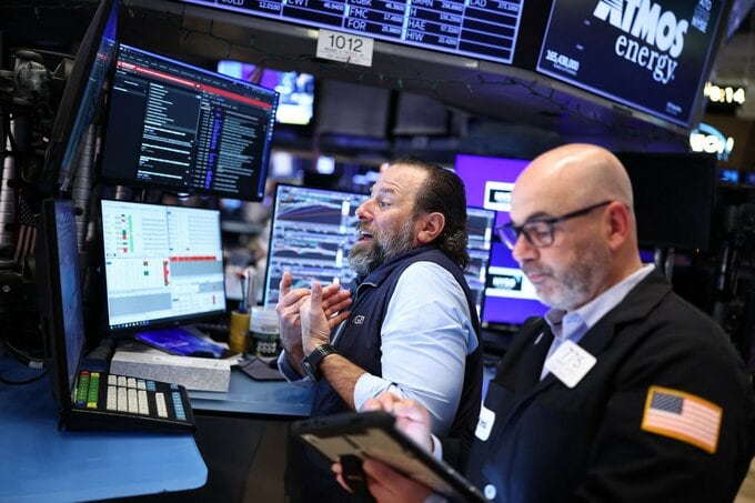 米国株は大幅高、円は157円台後半に上昇－ホルムズ海峡再開を好感