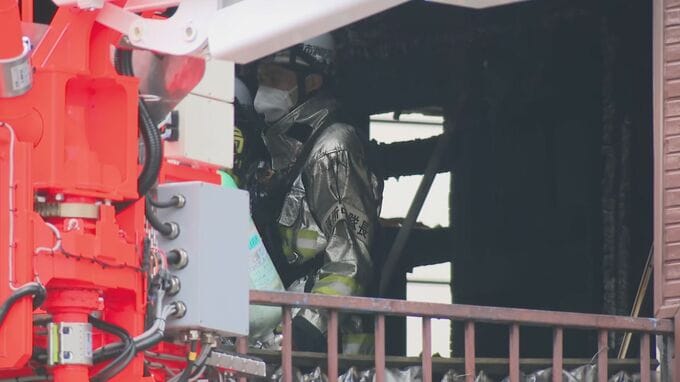 速報「2階から炎と煙が見える」店舗兼住宅の住居部分から出火　住人とみられる高齢女性死亡　札幌市白石区|TBS NEWS DIG