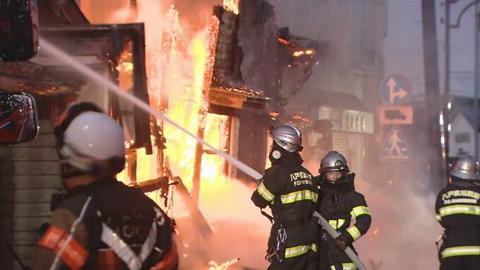 【詳報】三村申吾前青森県知事の自宅での火災　親族によると「三村さん含め全員無事」　消火活動続くも火は『ほぼ消し止められる』|TBS NEWS DIG
