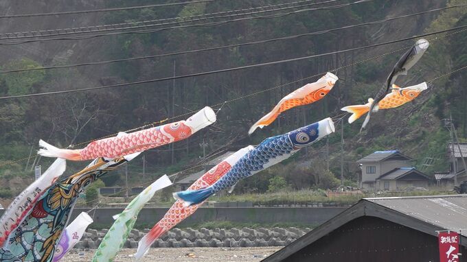 大谷鯉のぼりミニフェスティバル 石川・珠洲の空を約200匹の鯉のぼりが勇壮に泳ぐ 　|　石川県のニュース｜MRO北陸放送