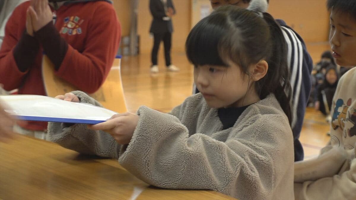 県内ほとんどの公立小中学校で修了式 児童が今年度の学校生活を