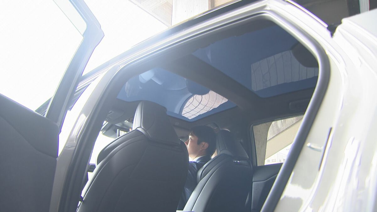 ボタン一つで遮光100％に「黒色調光フィルム」レクサス5車種に採用　大分・九州ナノテック光学が開発、耐久性の壁を克服