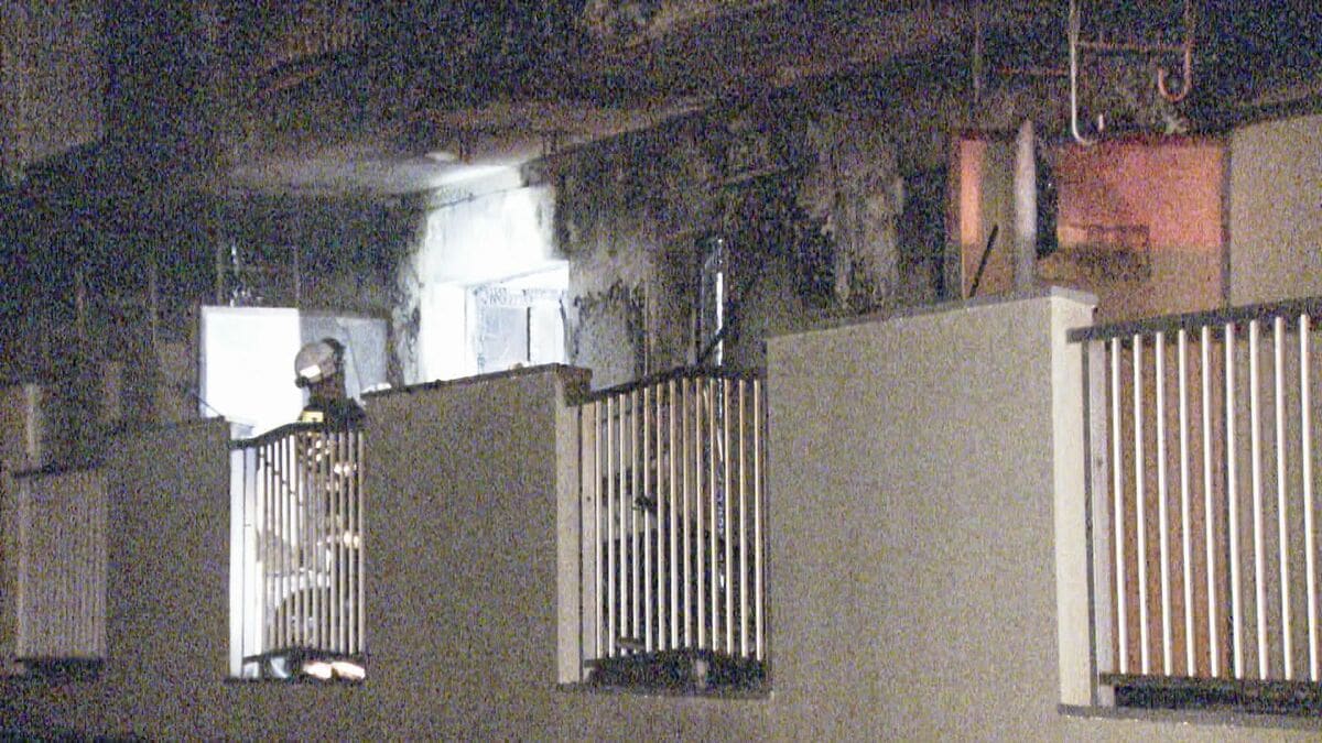 「爆発するような音が…」5階建て県職員住宅で火災　住人の男女2人を搬送　大分