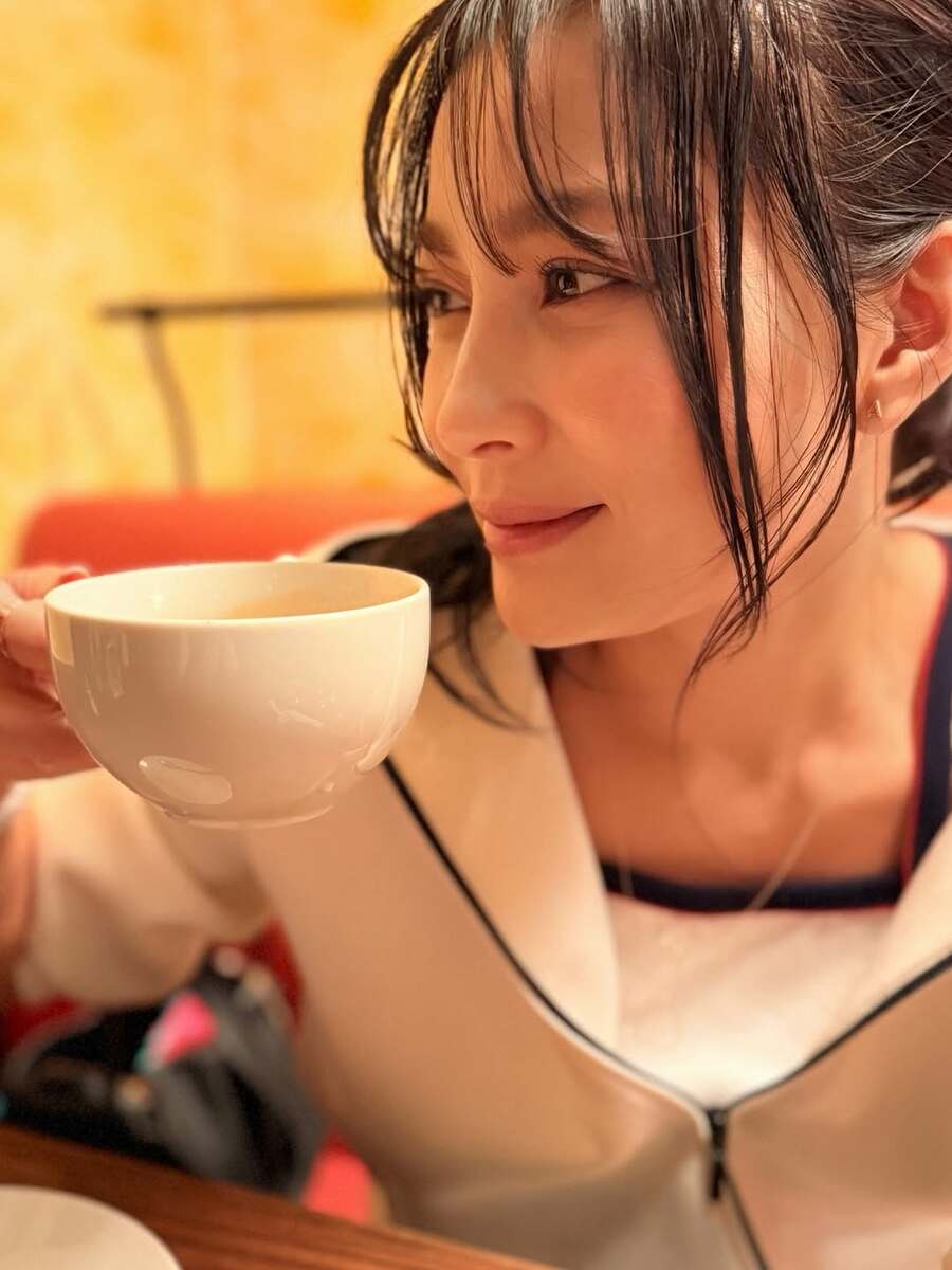 瀬戸朝香 】友人と食事するプライベートショットを公開「聞いて