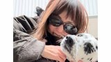 【高岡早紀】「お鼻も指先も真っ赤になったよ。笑」寒空の下 愛犬とのお散歩ショットを投稿|TBS NEWS DIG
