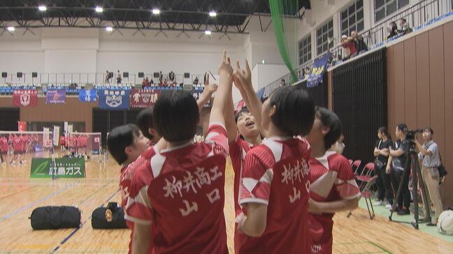 サプライズゲスト登場に歓声 全国から強豪高校が集う女子バドミントン大会|TBS NEWS DIG