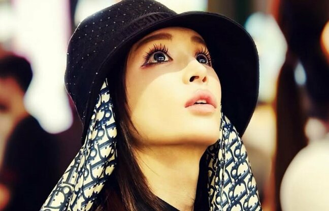 【 浜崎あゆみ 】　シンガポールでのオフショット公開　メガネ姿でおどける写真も|TBS NEWS DIG