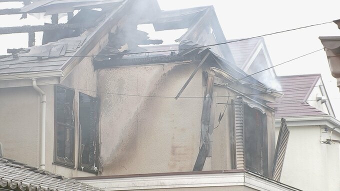 「隣の家の中から火が見える」千葉・船橋市で2階建て住宅が全焼　住人の60代夫婦と連絡とれず|TBS NEWS DIG