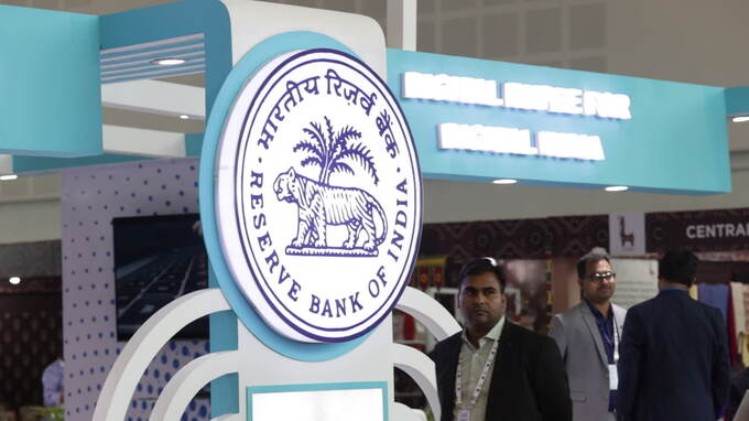 インド準備銀 金利据え置きも景気下支えへ現金準備率を引き下げ 利下げには依然ハードル高し