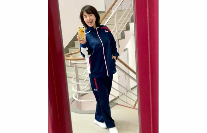 【51歳・女子大生・六車奈々】 「学校指定のジャージ」で笑顔 「ジャージなんて、何十年ぶりだろう 一つ一つが新鮮な学校生活です」 栄養士の資格取得を目指し奮闘中|TBS NEWS DIG