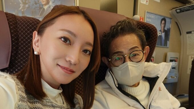 【 加藤綾菜 】　新幹線での夫婦ショットを公開　体調回復の夫・加藤茶と広島でトークショーに出演「カトちゃん　お元気そうで良かった」「元気で安心しました」の声|TBS NEWS DIG