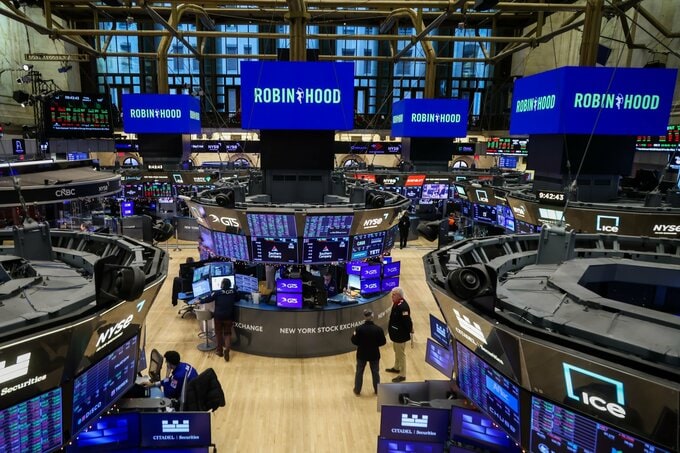 【米国市況】株小幅高、不安定な値動きで26年を開始－ドル一時157円