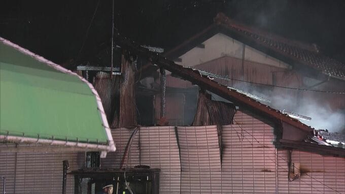 2軒棟続きの木造平屋建て住宅で火事 焼け跡から性別の分からない1人の遺体 この家に住む70歳男性か 岐阜・大垣市　|　名古屋・愛知・岐阜・三重のニュース【CBC news】 | CBC web
