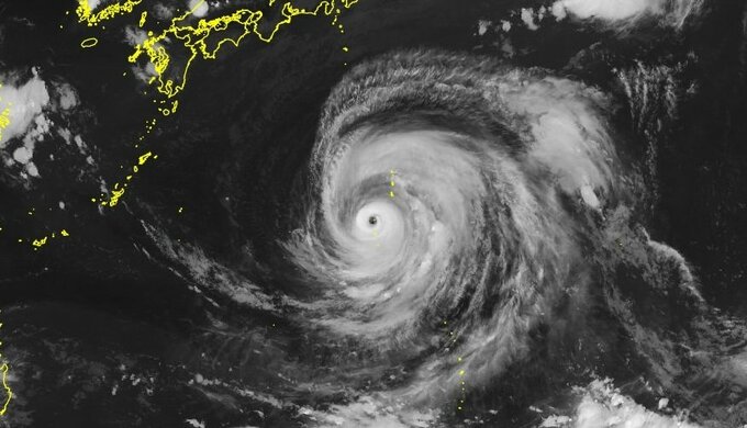 【台風情報】「大型で非常に強い」台風13号 父島周辺を西進中 週末に沖縄本島近海で動きが遅くなり影響長引く恐れ【雨と風のシミュレーション】　|　富山のニュース｜天気・防災｜チューリップテレビ