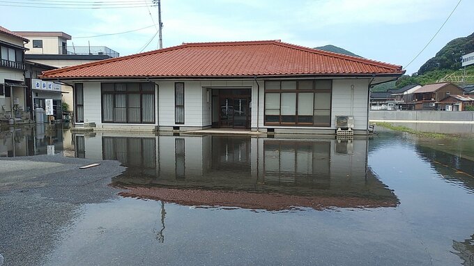 【レベル４高潮危険警報】港付近では建物のそばまで海水が「今回はいつもよりひどい」1744世帯に避難指示　山口・長門、萩|TBS NEWS DIG
