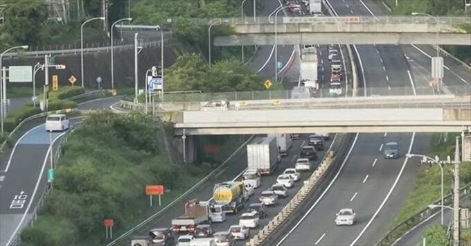 中央道　上り線で車3台が関係する事故　けが人がいる模様　談合坂SA付近まで渋滞8km　【午後6時現在】　|　山梨のニュース | ＵＴＹテレビ山梨