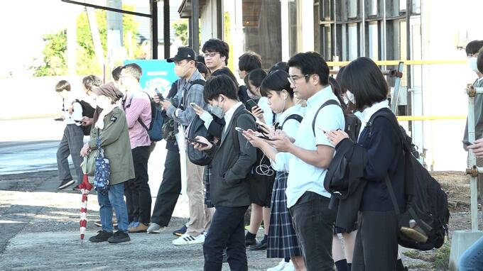 「学校間に合わない」レール異常で全線運休の弘南鉄道の代行バスの運転開始も利用する学生には戸惑い…　　初日は発着時間にバスが来ない場面も　|　青森のニュース│ATV NEWS│青森テレビ