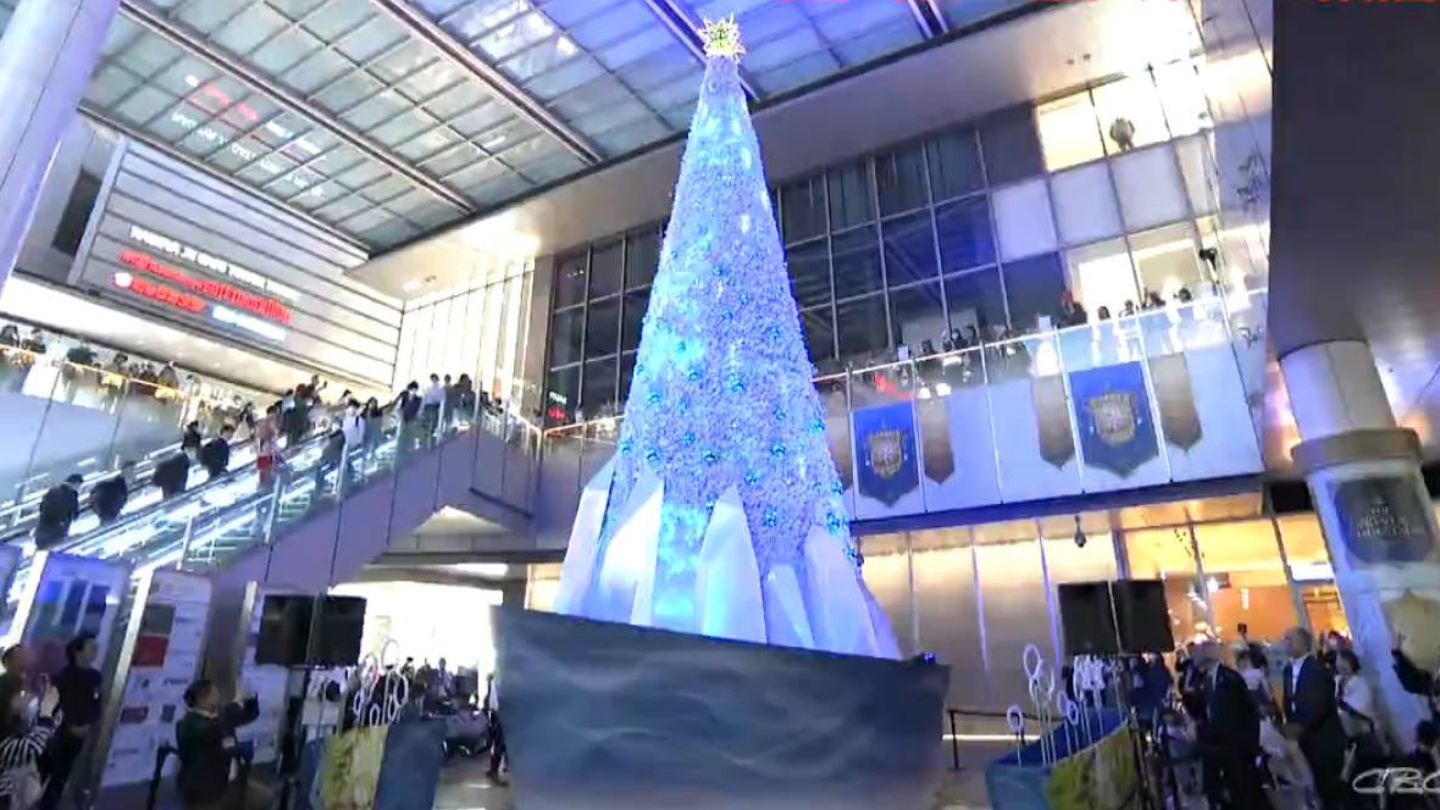 名物ツリー”のイルミネーションも点灯 街はクリスマスムードへ ことし 