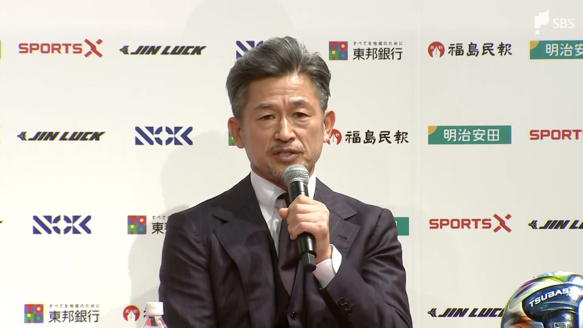 「キングカズ(プロフ要確認) 情熱は増している」キングカズ5年ぶりJリーグの舞台へ！J3福島入団会見