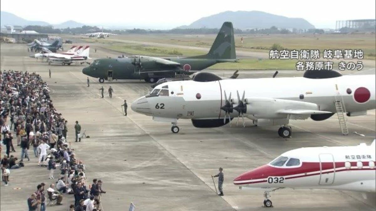 約6万5000人の航空ファンが集結 秋空をキャンバスに… 最大9機の飛行機