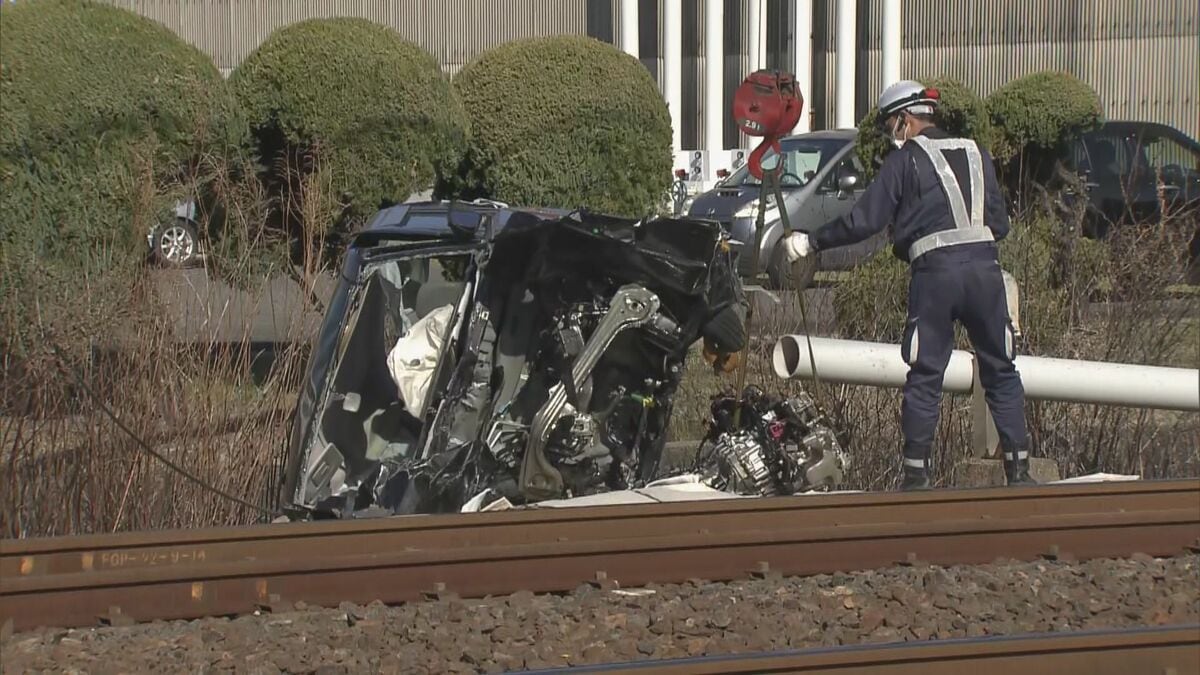 JR関西線の踏切で列車と車が衝突 軽乗用車を運転していた72歳女性を搬送 警報機と遮断機に異常なし 三重･四日市市